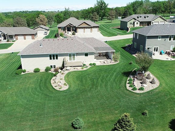 3rd image of 737 Riverview Dr