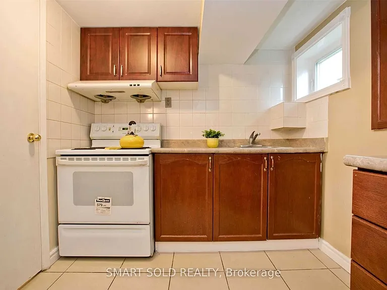 40 Mintwood Dr #UPPER — Photo 4