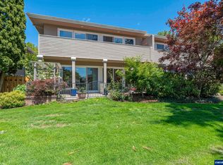 32082 SW Charbonneau Dr, Wilsonville, OR 97070