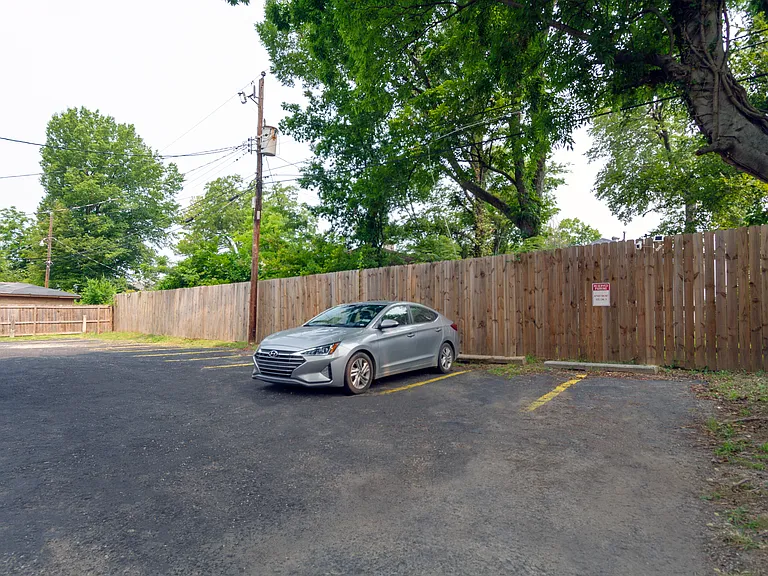 1050 N Pkwy #102 — Photo 14