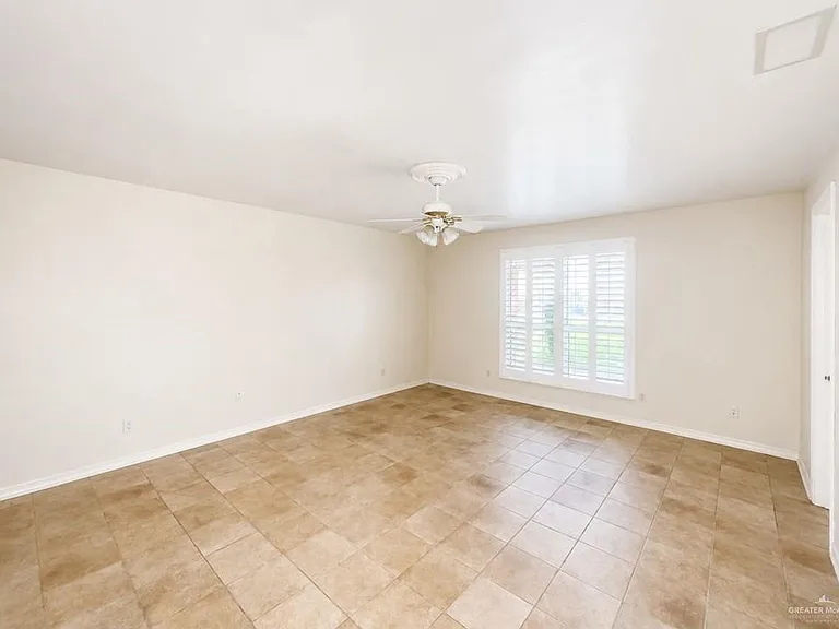 1303 W 3rd St — Photo 10