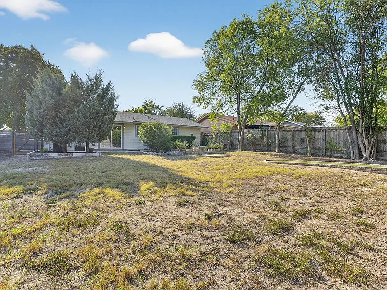 5706 Breezewood Dr — Photo 22