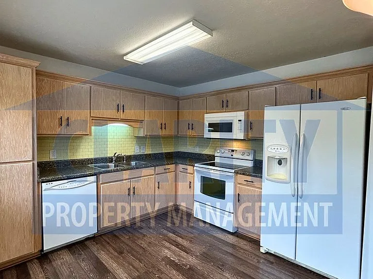 2050 Century Ave SE — Photo 9
