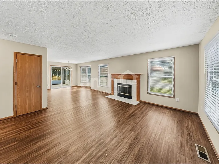 825 Whitehead Dr — Photo 5