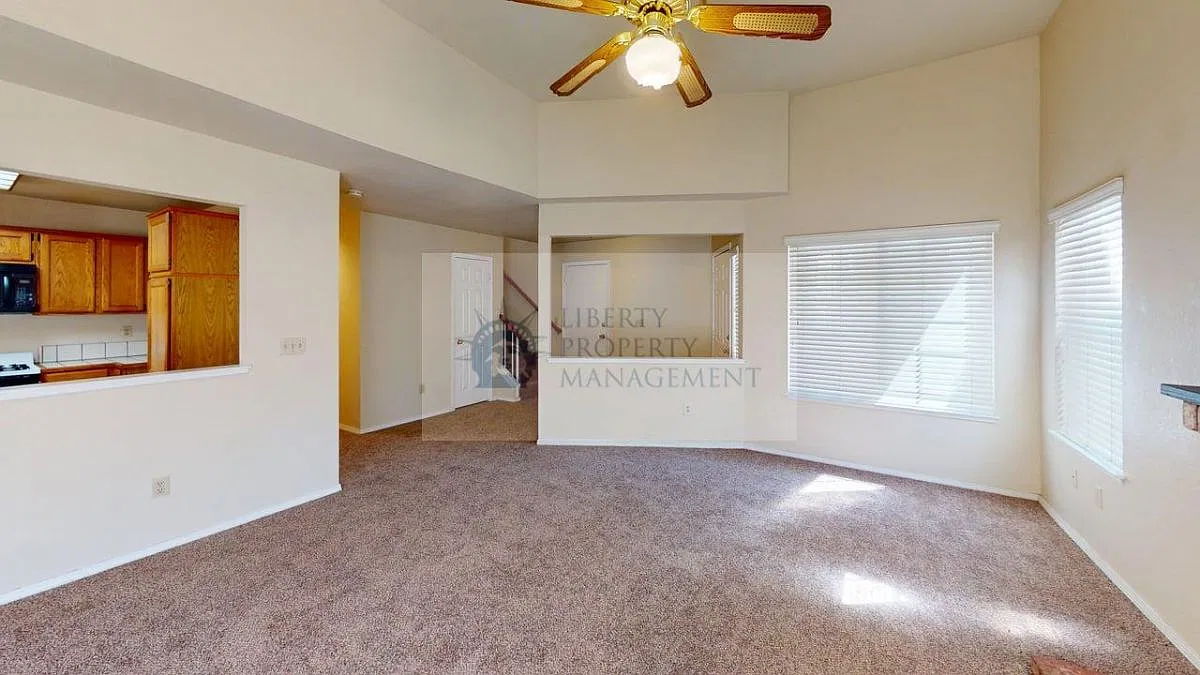 3 bed, 2.5 bath, 1474 sqft, $2,495 — Photo 4
