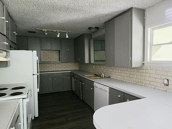 3rd image of 1001 N Park Ave