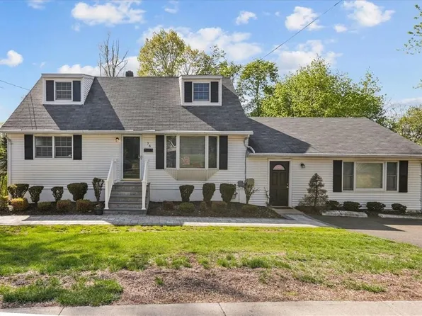 76 W Ramapo Road, Garnerville, NY 10923