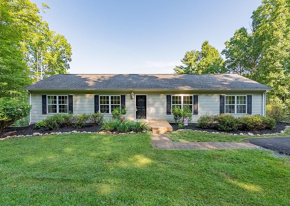 1st image of 130 Blueberry Ln