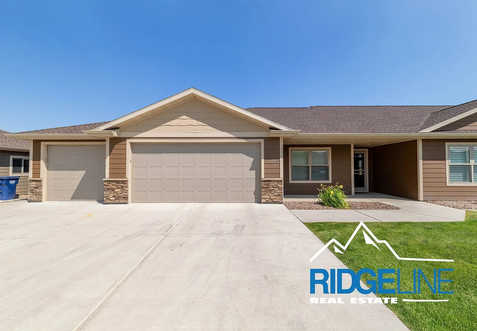 3 bed, 2.0 bath, 1613 sqft, $3,000 — Photo 2