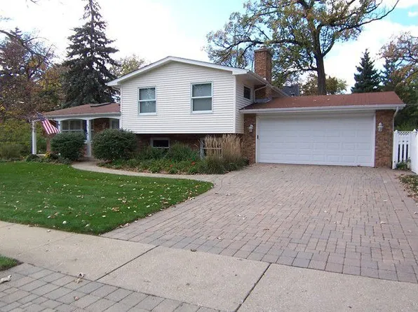 150 S Seymour Ave, Grayslake, IL 60030