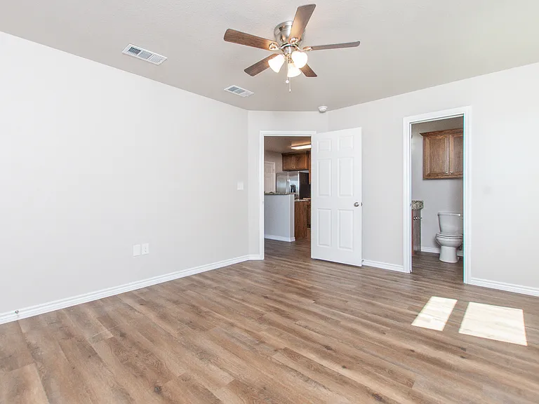 2542 Leroy Ln #B — Photo 6