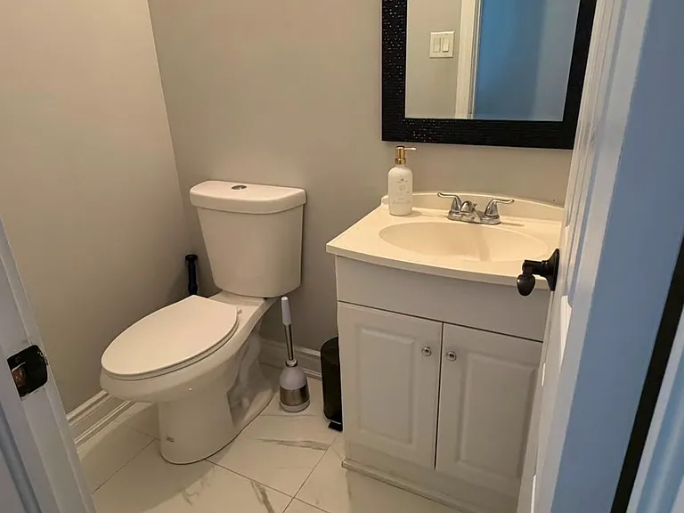 90 Whitehaven Dr — Photo 8