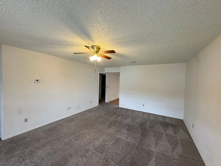 312 S 11th Pl — Photo 3