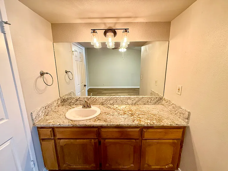 1585 Mayflower Way — Photo 11