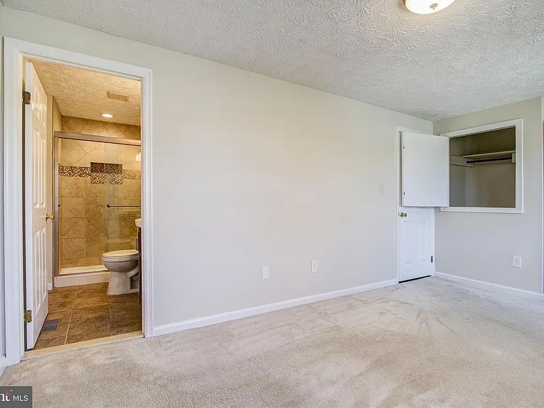 6324 Lightburn Ct — Photo 23