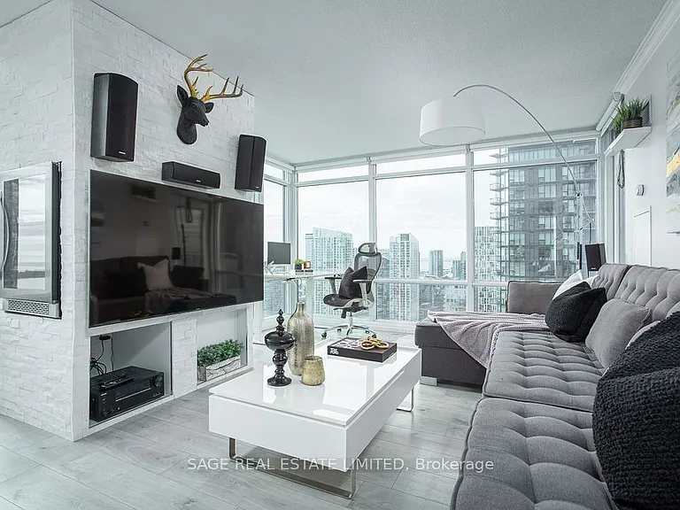 25 Telegram Mews #3707 — Photo 3