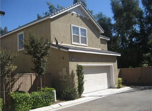 Newer 2006 3 Bedroom, 2.5 Bathroom Single Family Home located in the quite La Rivera Gated Community — Photo 2