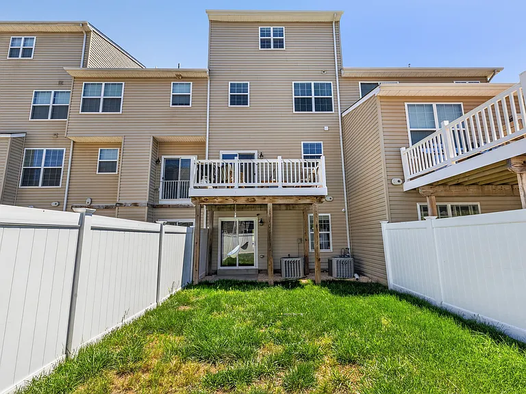 121 Polo Way — Photo 39