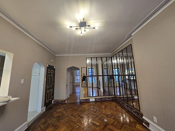 2nd image of 627 Willoughby Ave #8