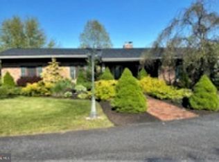 15 Locustdale Dr, Mohnton, PA 19540