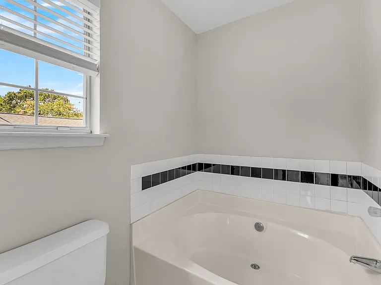 479 Cessna Ave — Photo 28