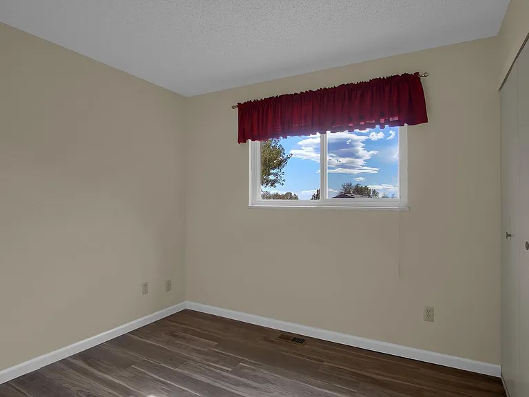 1197 Applewood Dr — Photo 6