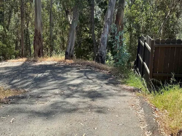 6406 Valley View Rd, Oakland, CA 94611