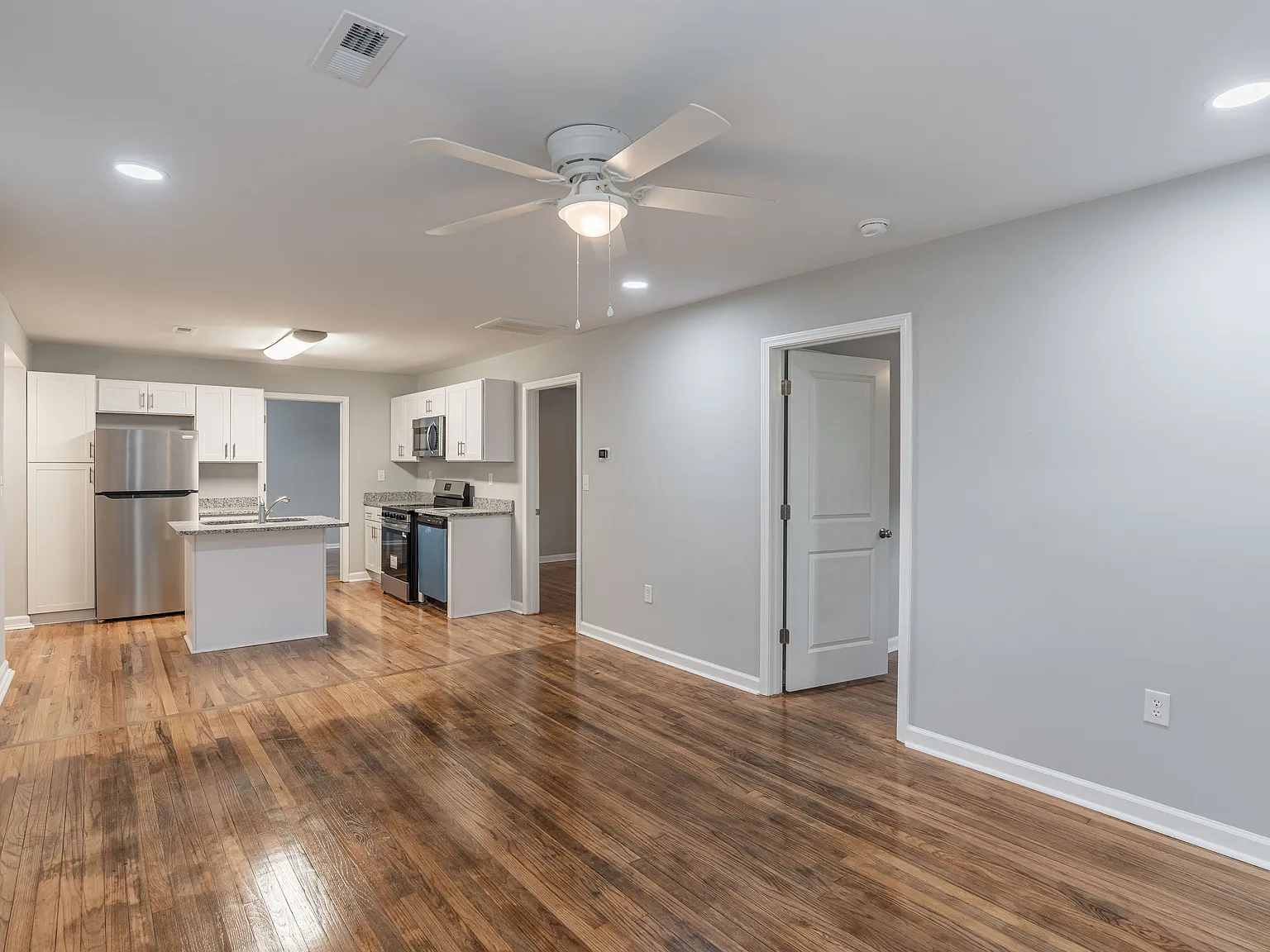 3 bed, $1,800 — Photo 4