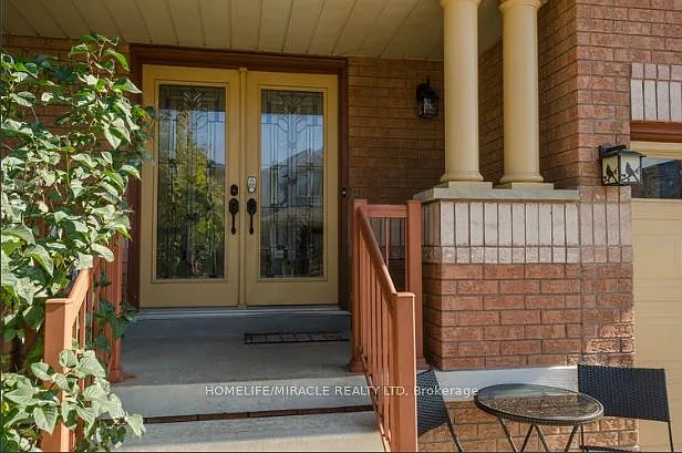 30 Masters Green Cres — Photo 2