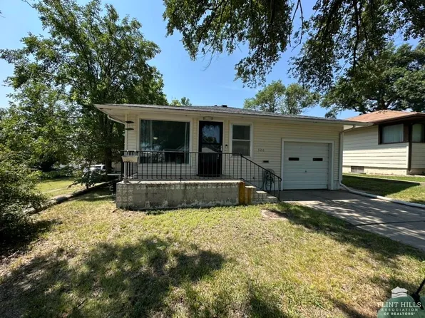 320 W 14th St, Concordia, KS 66901