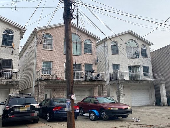 3rd image of 8 Whitman Ave