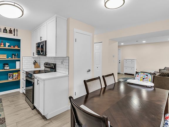3rd image of 650 E Cobblestone Ln