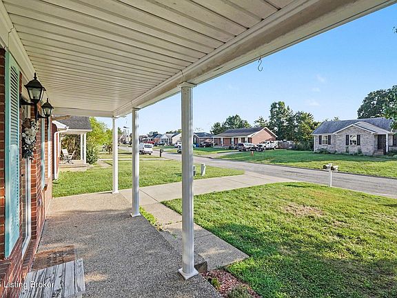 5th image of 265 Drake Dr