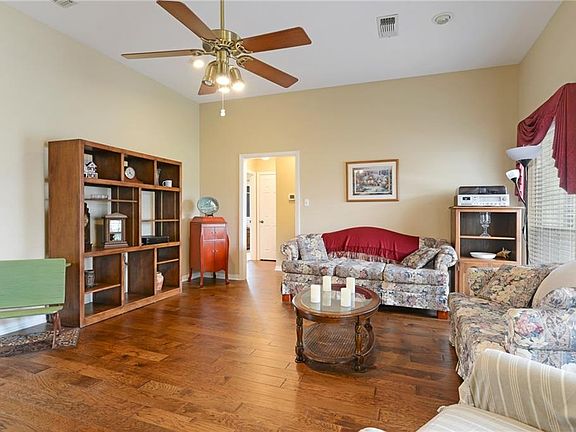 5th image of 132 Green Meadow Ct
