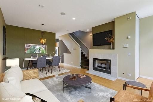 1st image of 1745 W Wellington Ave #2