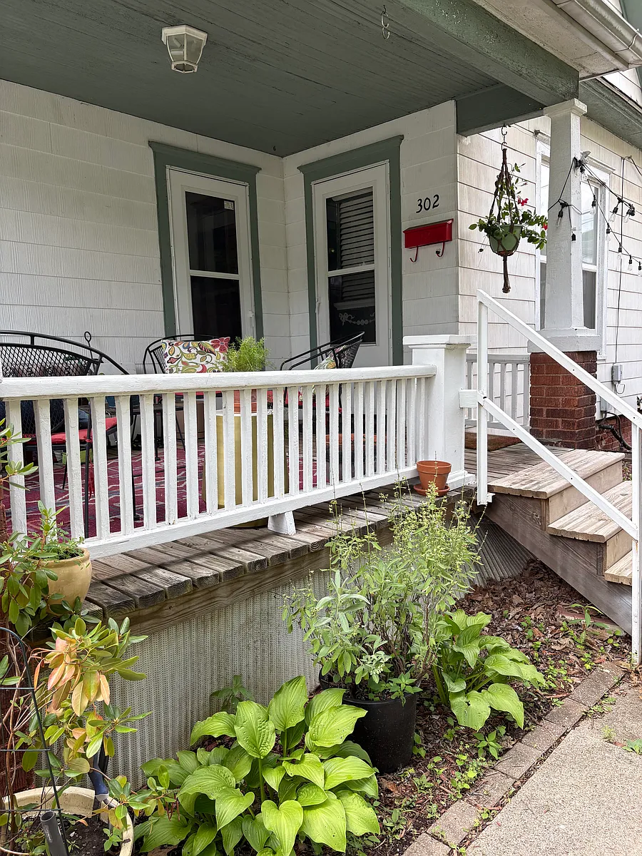 Front entrance - 302 W Illinois St