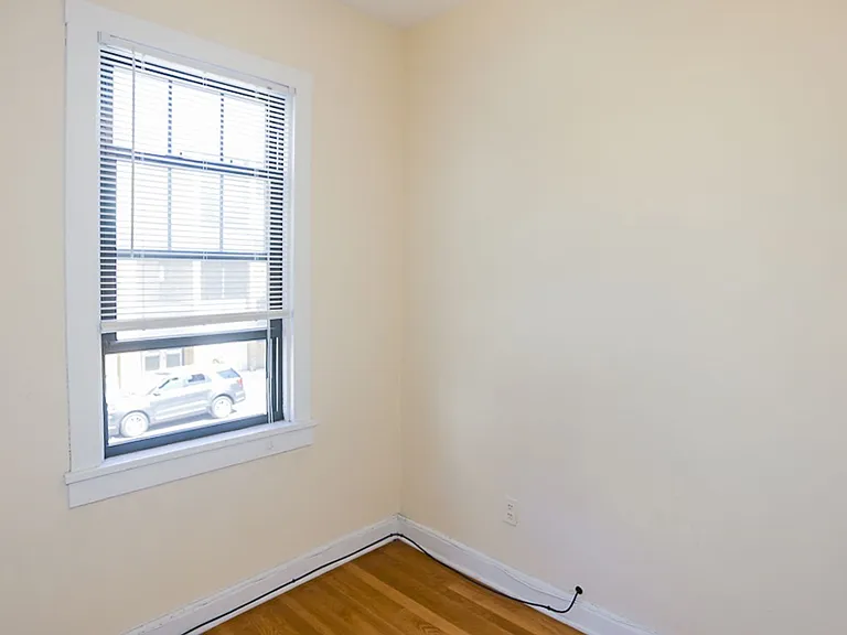 2254 N Southport Ave — Photo 17