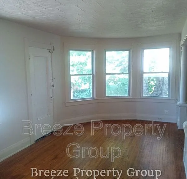 228 Langdon St — Photo 14