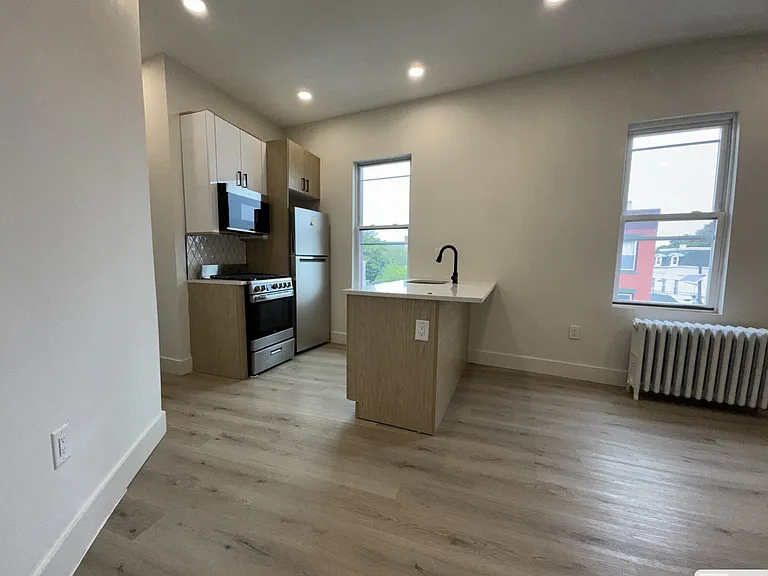 530 W Side Ave #1L — Photo 1