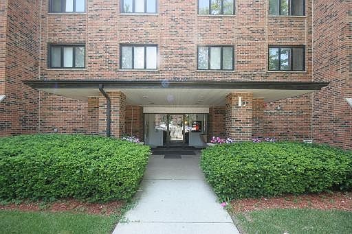2nd image of 9386 Landings Ln Unit 305