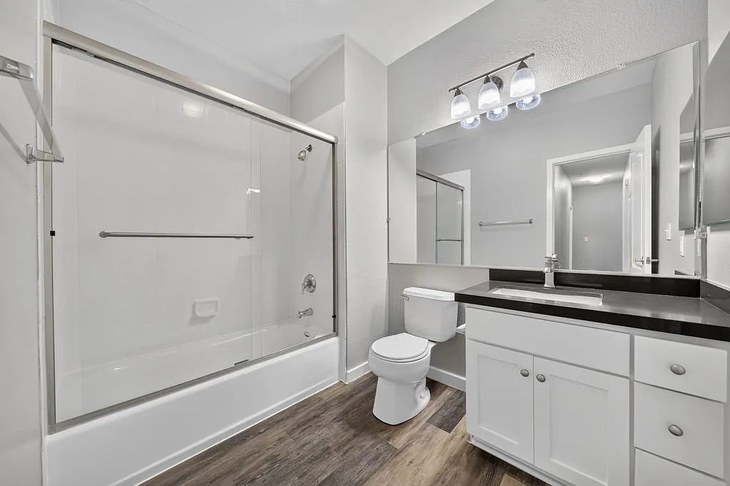Buckingham Place Apartments — Photo 3