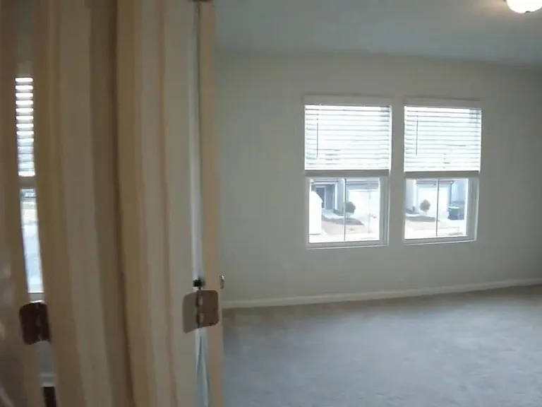 806 McKenzie Park Ter — Photo 14