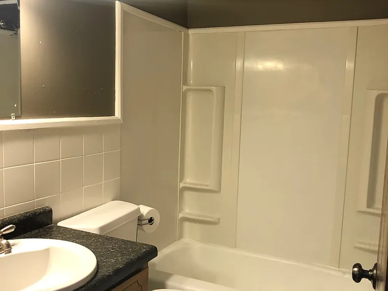 633 Robert St S #205 — Photo 2