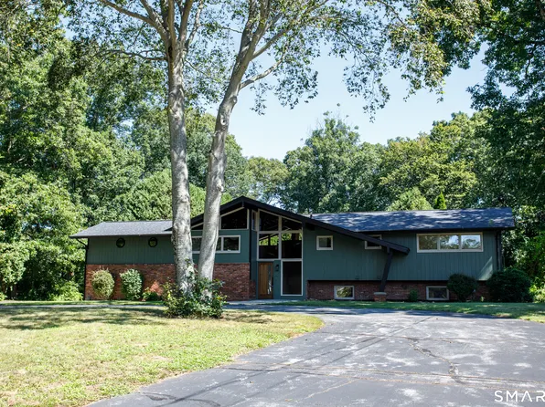10 Royal Oaks Drive, Norwich, CT 06360