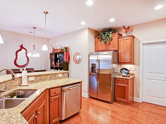 5th image of 163 Summerlight Dr