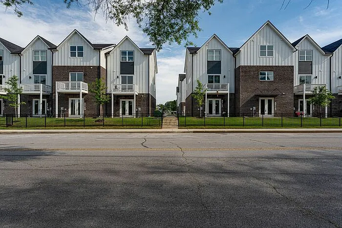 5757 Sofias Cir
