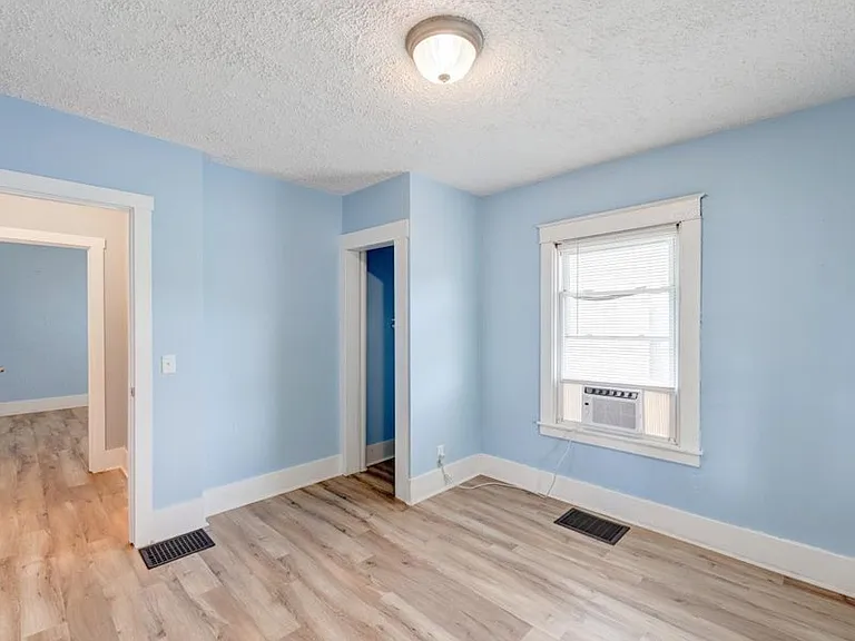 1308 E Taylor St — Photo 2