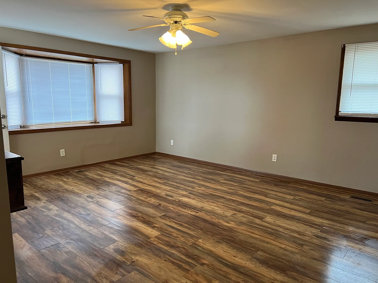 3 bed, 1.5 bath, 1120 sqft, $1,900 — Photo 3
