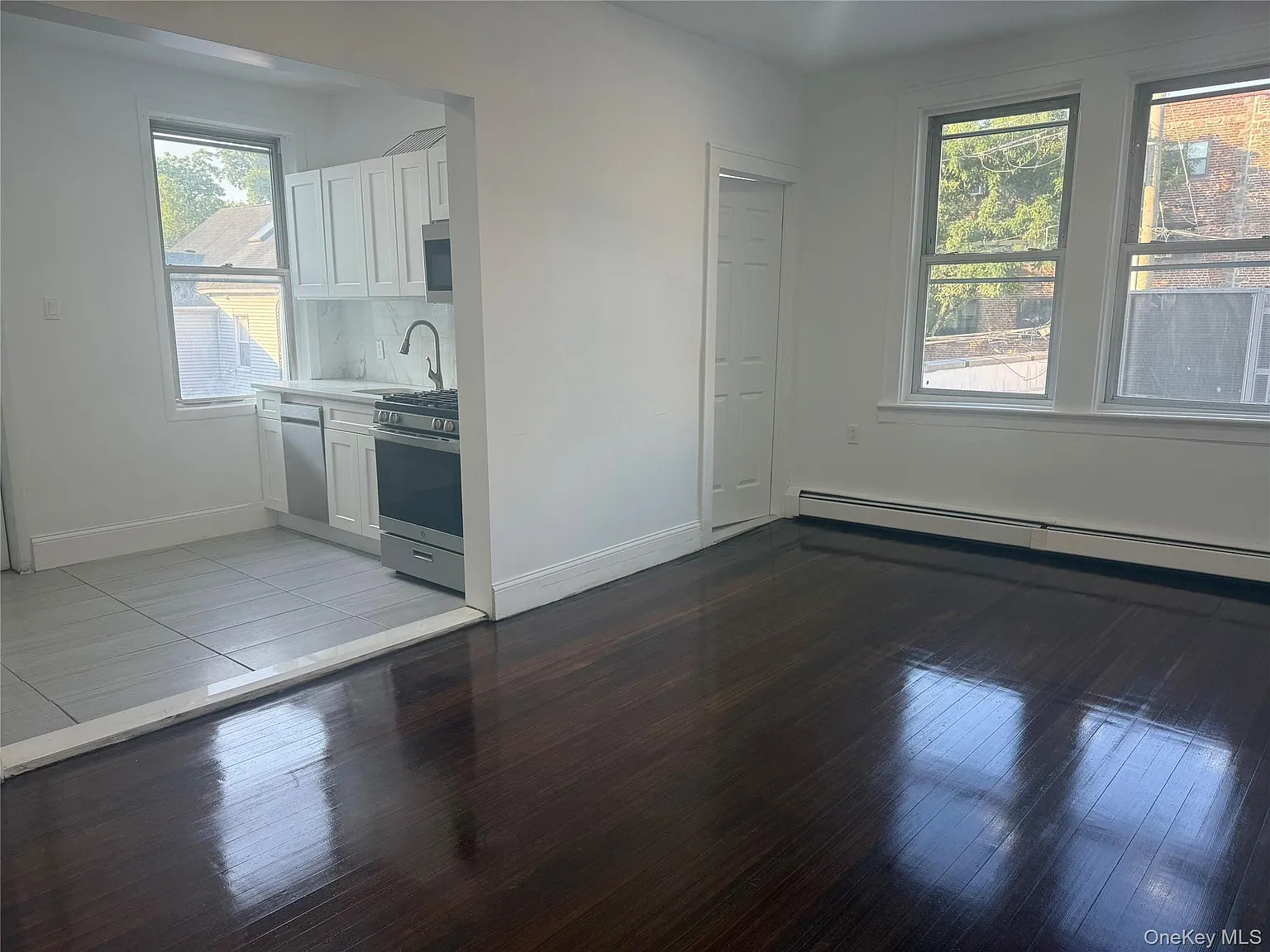 3 bed, 1.0 bath, 925 sqft, $3,300 — Photo 1