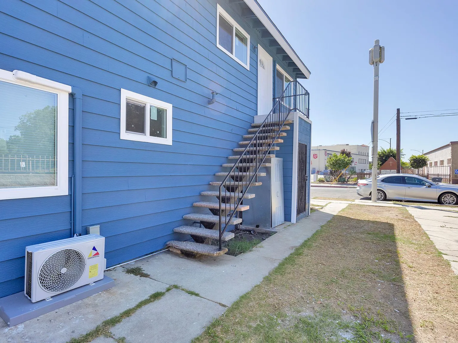 1431 Alamitos Ave — Photo 4